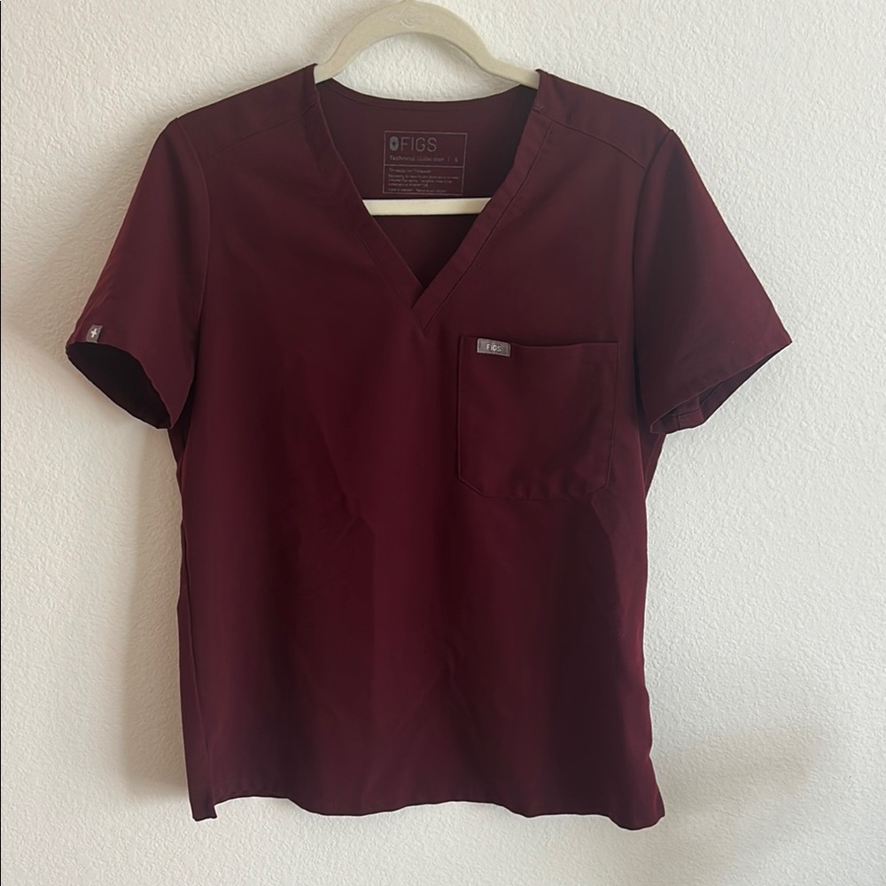 Figs Woman’s Burgundy scrub set